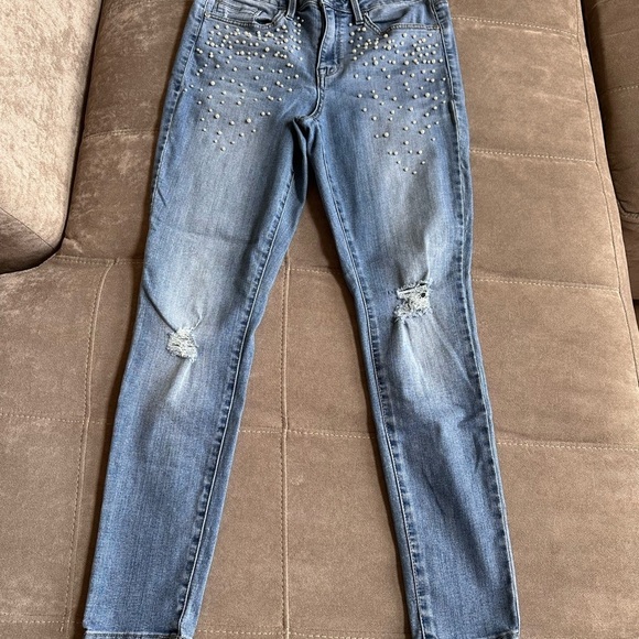 Seven7 Blue Skinny Jeans with Elegant Pearl Details - Picture 4 of 10